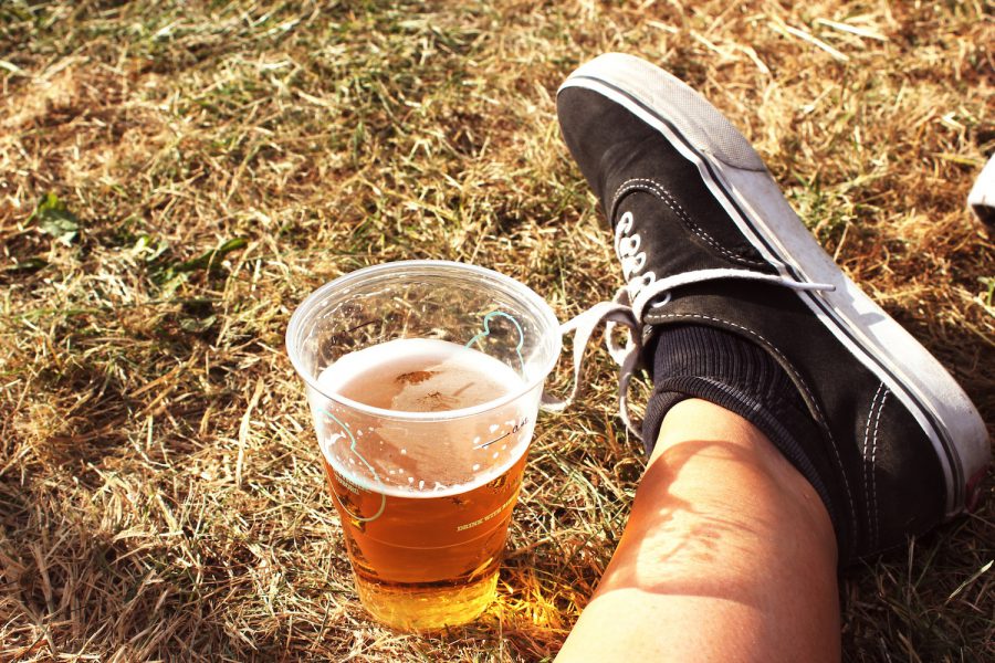 Betragtninger fra græsset, høj sol og øl i glasset. Episk gode sager // Alle fotos: Emilie Brodersen