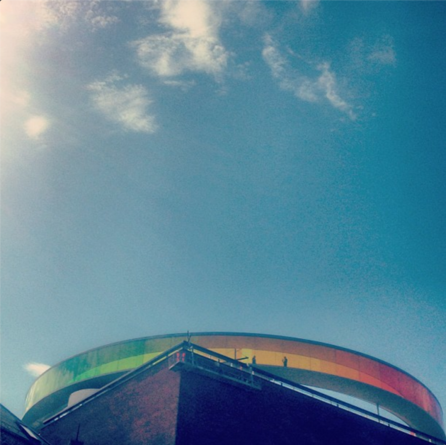 Dengang vi kiggede op og blev enige om, at en Aarhus kultur instagram ikke ville være det samme uden mindst et billede af regnbuen - "Aros"
