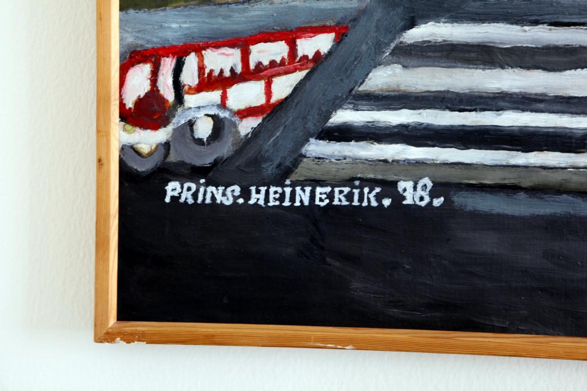 Værker af Hans Heinerik Nielsen. Han blev hurtigt gode venner med den tidligere museumsleder Johannes Nielsen og sendte ham ofte breve dekoreret med kongelige mærkater, da han mente, han var søn af Christian d. X. Hver gang Nielsen købte et af hans malerier, signerede Heinerik dem som 'Prins Heinerik', da Nielsen accepterede at titulerede ham som kongelig. Han blev i øvrigt bedt af den kongelige hofmarskal, om at stoppe med at sende de mange breve til kongefamilien.
