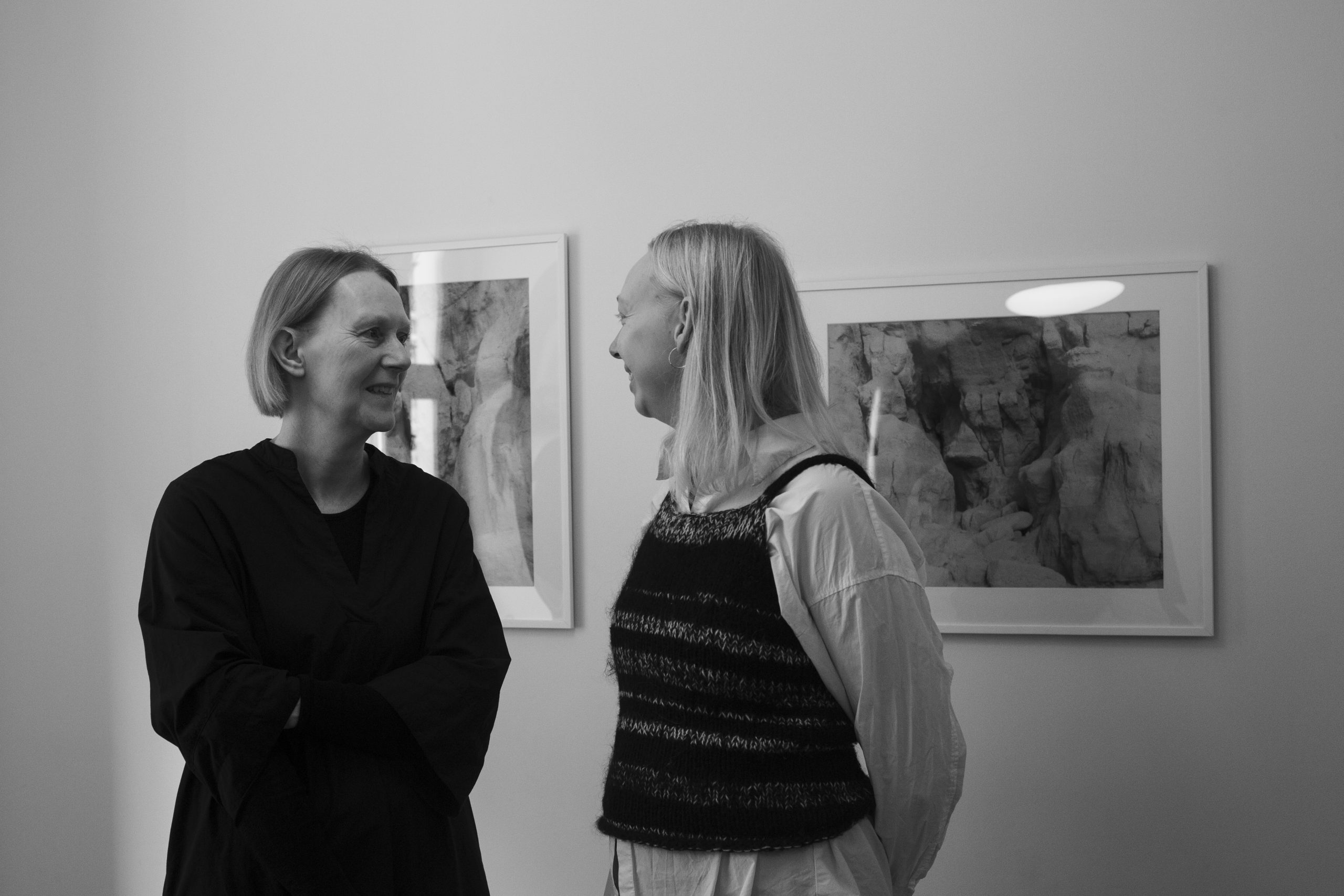 Galleriejere Bente Plougmand og Anne Kirsten Beck til udstillingen 'Solblind'